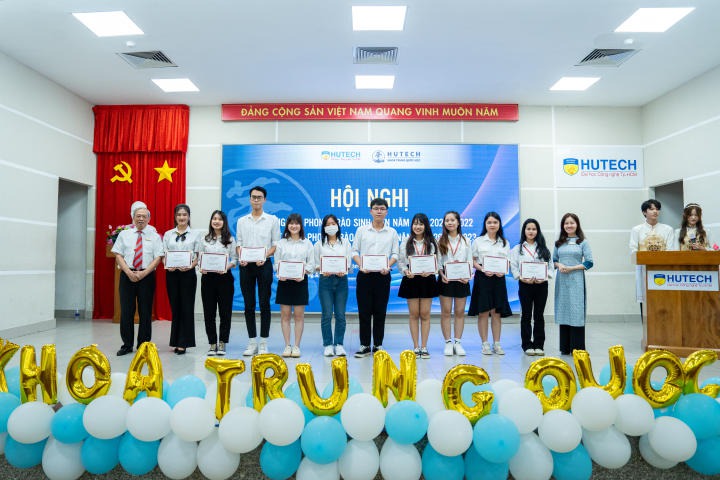 Khoa Trung Quốc học tổng kết thành tích sinh viên năm học 2021-2022 và phát động phong trào năm học mới 57