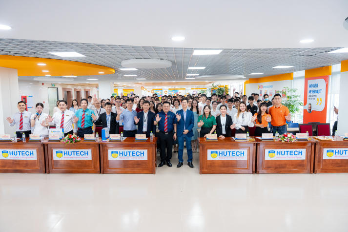 Sinh viên Viện Kỹ thuật tham gia phỏng vấn cùng doanh nghiệp ngay tại HUTECH 87