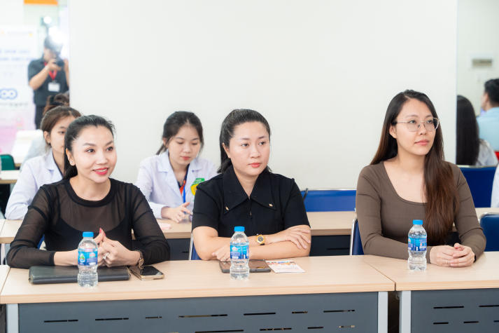 [Video] Sinh viên Viện Khoa học Ứng dụng khám phá bí mật chuẩn K-Beauty cùng chuyên gia Hàn Quốc 26