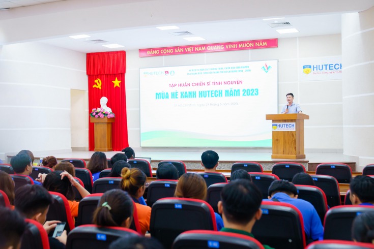 [Mùa hè xanh HUTECH 2023] Chiến sĩ mùa hè xanh tham gia tập huấn chiến sĩ trước thềm ra quân 8