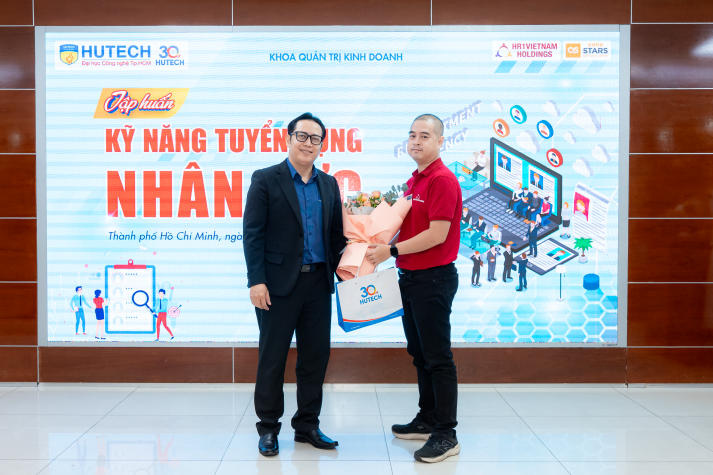 Sinh viên Khoa Quản trị kinh doanh sẵn sàng cho hành trình học tập trải nghiệm thực tế tại HR1 Vietnam Holdings 25