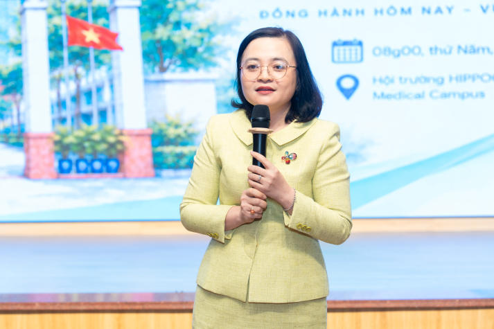 Tân sinh viên Khoa Thẩm mỹ và Khoa học sự sống sẵn sàng cho hành trình đại học 70