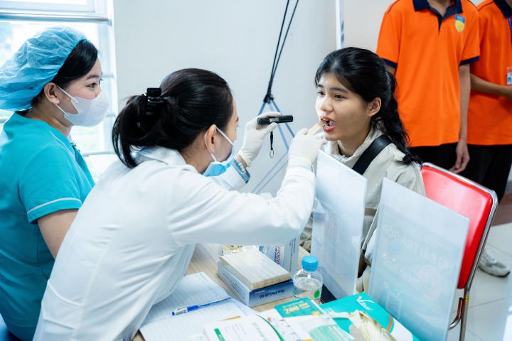 Sinh viên HUTECH tìm hiểu các vấn đề răng miệng và cách chăm sóc cùng chuyên gia 128