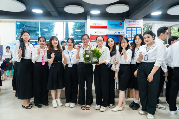 [Video] Khi sinh viên Khoa Quản trị Kinh doanh trở thành “nhà sáng tạo xanh” 105