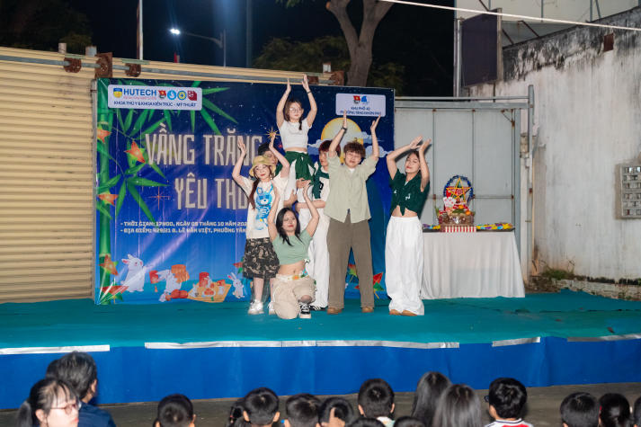 Sinh viên Khoa Thú y và hành trình thắp sáng “Vầng trăng tuổi thơ” 2025 129