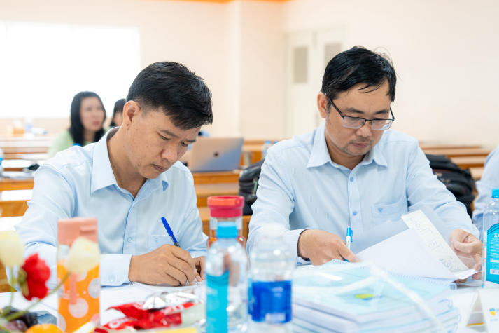 16 học viên cao học ngành Luật kinh tế đề xuất nhiều giải pháp pháp lý thực tiễn trong buổi bảo vệ luận văn/đề án tốt nghiệp 62