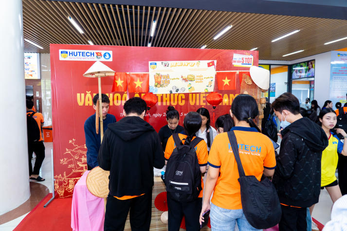 Ngày hội Sinh viên 5 tốt HUTECH năm học 2024 - 2025: Chạm vào hành trình “5 tốt” với không gian triển lãm rèn luyện toàn diện 189