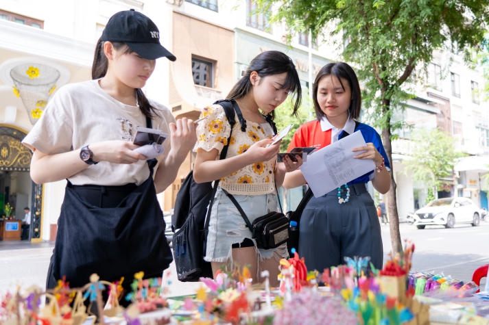 Sinh viên Khoa Nhật Bản học HUTECH hoá thân BroSis đưa học sinh Nhật Bản khám phá Thành phố Hồ Chí Minh 45