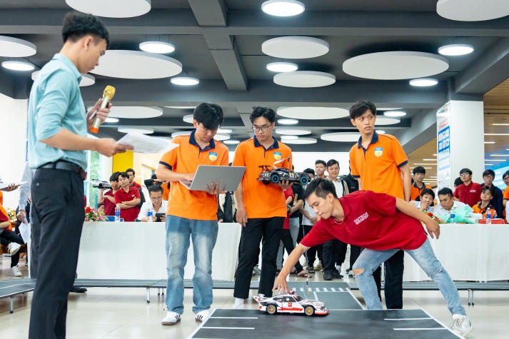 [Video] Hơn 100 đội thi tranh tài tại "đường đua tốc độ" Racing HUTECH lần VII 73