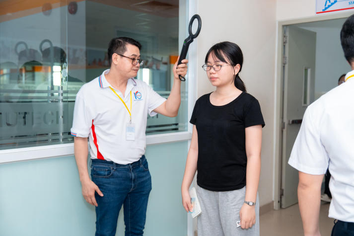 HUTECH phối hợp UEF tổ chức thành công kỳ thi V-SAT 2026 cho gần 1.000 thí sinh 69
