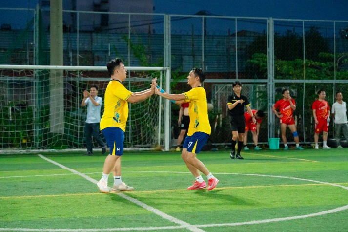 [Hội thao CB-GV-NV HUTECH 2025]: Bóng đá nam ra quân, kịch tính ngay loạt trận mở màn 68