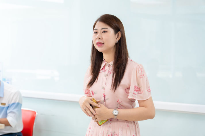 CLB Sư phạm Tiếng Anh HUTECH tôn vinh cống hiến, trao gửi tri ân trong buổi tổng kết 32