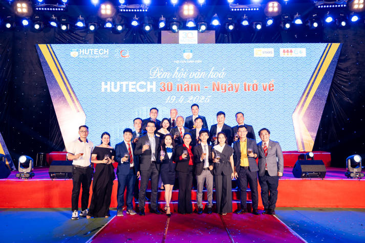 “HUTECH 30 năm - Ngày trở về” và hành trình kết nối những thế hệ 136