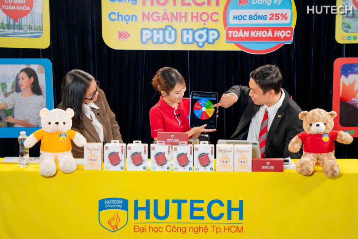 Nhiều thí sinh quan tâm đến Chương trình Việt - Nhật tại HUTECH TIKTOK LIVE 2025 - ngày 11/6 39