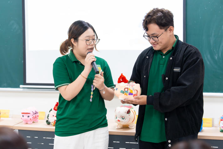 Gom yêu thương - tạo thay đổi: Sinh viên Viện Khoa học Ứng dụng  lan tỏa giá trị nhân văn qua “Piggybank for Change 2025” 63