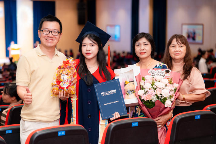 549 tân khoa HUTECH khép lại giảng đường bằng những câu chuyện rất riêng 70