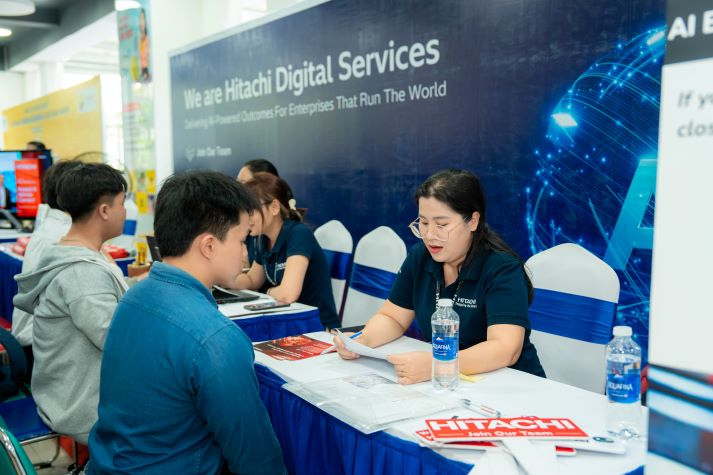 “Sinh viên HUTECH chủ động, chuyên nghiệp” - Lý do hơn 70 doanh nghiệp công nghệ săn nhân tài tại HUTECH IT OPEN DAY 2026 21