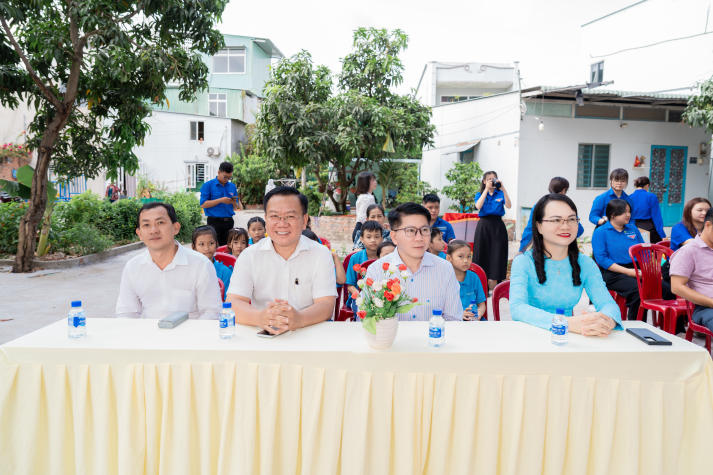 Sinh viên Khoa Marketing - Kinh doanh quốc tế góp sức “thay áo mới” cho khu vực ô nhiễm, tạo sân chơi an toàn cho trẻ em 29