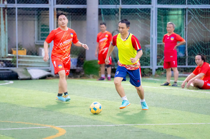 [Hội thao CB-GV-NV HUTECH 2025]: Bóng đá nam khép lại vòng bảng, lộ diện những tấm vé vào Tứ kết 34