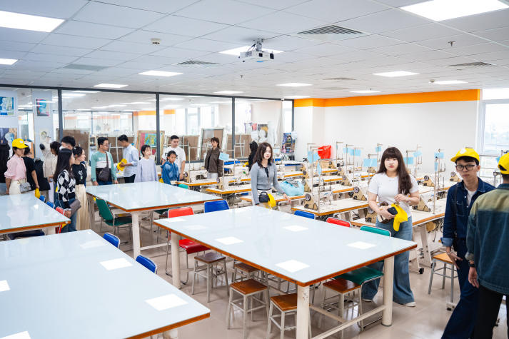 HUTECH chào đón gần 500 học sinh khám phá không gian học tập hiện đại và cơ hội học bổng hấp dẫn 33