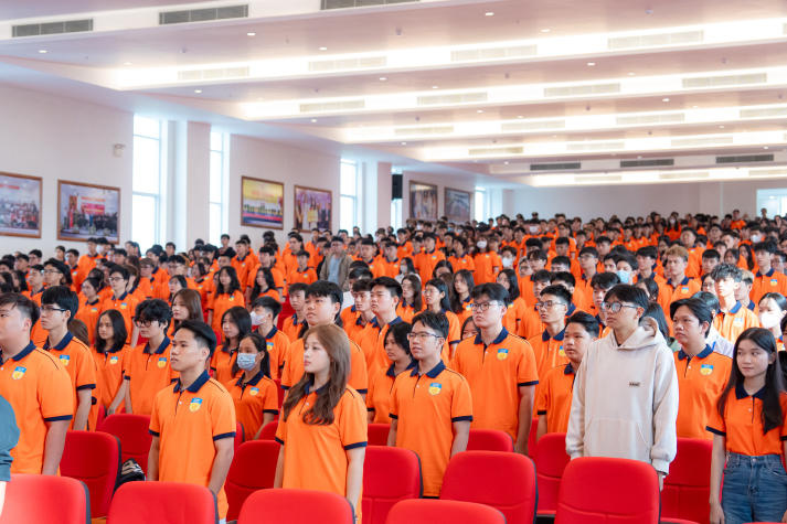 Hành trang quan trọng để tân sinh viên HUTECH tự tin bước vào giảng đường đại học sẽ có tại buổi Sinh hoạt đầu khoá sắp tới 11