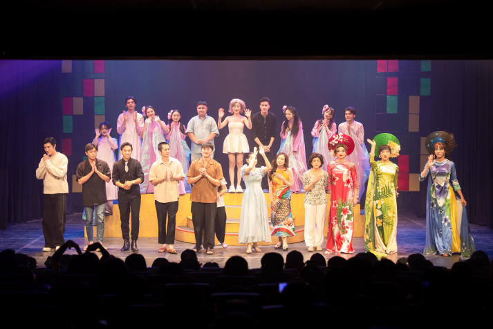 Sinh viên Truyền thông đa phương tiện học thực tế tại Sân khấu kịch Thế Giới Trẻ 5