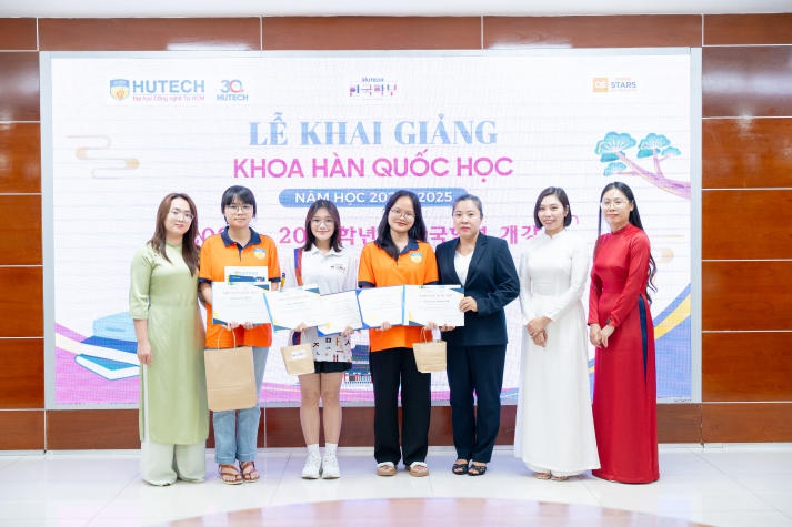 Chuyên gia Hàn Quốc định hướng về thị trường nghề nghiệp cho sinh viên khoa Hàn Quốc học 88