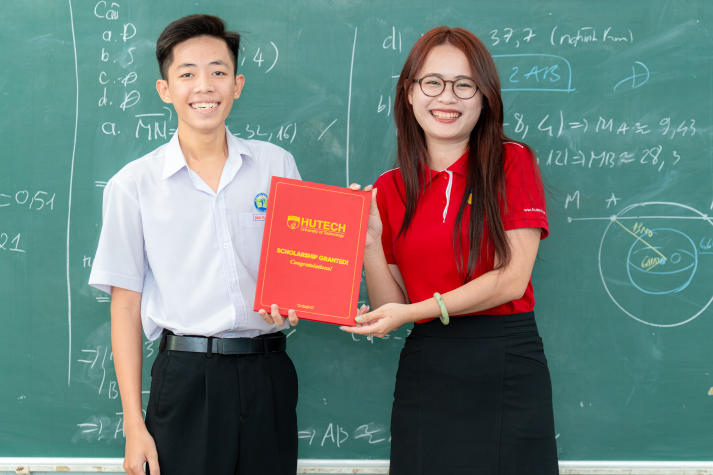 [Ảnh] HUTECH Scholarship Tour 2026 “phủ sóng” học bổng xuyên Việt,  tiếp sức sĩ tử chạm tương lai 140