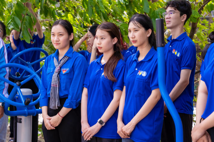 Nhà trường “tiếp lửa” nhiệt huyết cho các chiến sĩ Mùa hè xanh HUTECH 2025 17