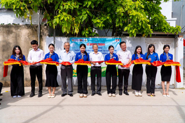 Điểm tin hoạt động Mùa hè xanh HUTECH 2025: Mặt trận TP.HCM sôi nổi với loạt công trình ý nghĩa 220