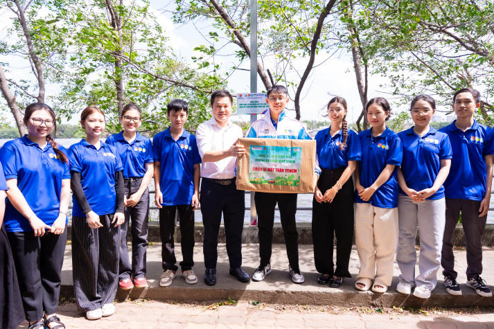 Nhà trường “tiếp lửa” nhiệt huyết cho các chiến sĩ Mùa hè xanh HUTECH 2025 36