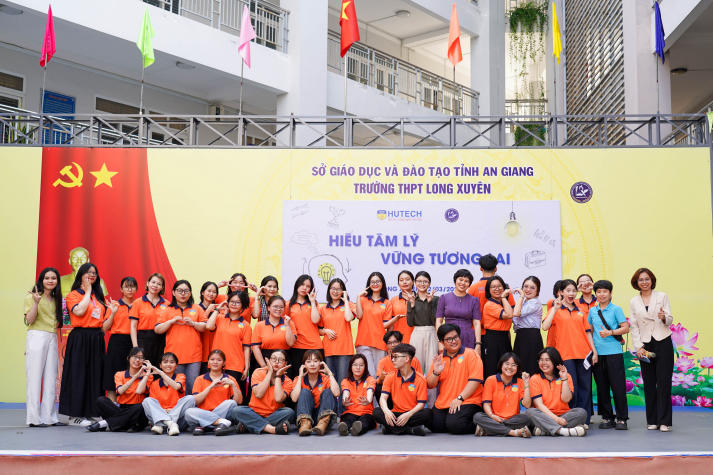 Sinh viên ngành Tâm lý học kết nối hơn 2.000 học sinh An Giang qua hành trình “Hiểu tâm lý - Vững tương lai” 4
