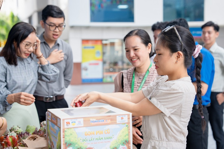 HUTECH kết nạp 54 Đoàn viên ưu tú nhân đợt kỷ niệm 95 năm ngày thành lập Đoàn TNCS Hồ Chí Minh (26/3/1931 - 26/3/2026) 96