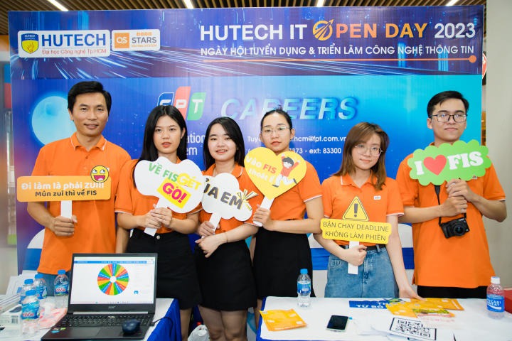 Gần 50 doanh nghiệp mang đến 3000 vị trí tuyển dụng hấp dẫn cho sinh viên tại HUTECH IT OPEN DAY 2023 315