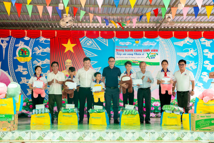 Cựu sinh viên HUTECH tiếp sức chiến sĩ Mùa hè xanh 2025 tại mặt trận Đồng Tháp 76