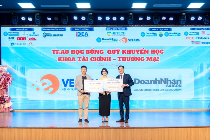 [Video] Sinh viên Khoa Tài chính - Thương mại giải mã “luật chơi” kinh doanh thời AI 111