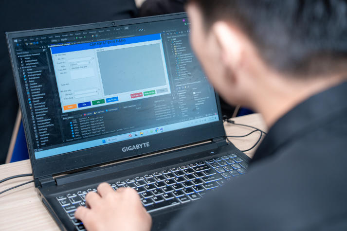 Sinh viên Công nghệ thông tin HUTECH nâng cao kỹ năng ứng dụng AI vào lập trình 99