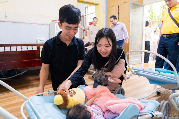 “Cho đi là còn mãi” - Hành trình sẻ chia yêu thương của cộng đồng Cựu sinh viên và Doanh nhân HUTECH 97
