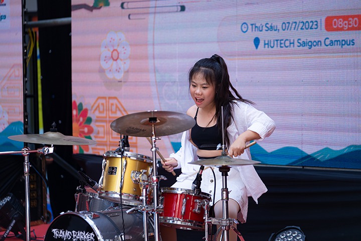 Sinh viên rủ nhau “vi vu” xứ sở kim chi ngay tại HUTECH trong Lễ hội Văn hóa Hàn Quốc 2023 134