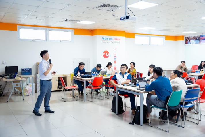 HUTECH tổ chức tập huấn “Tư duy thiết kế dự án” cho đông đảo CB-GV-NV trong và ngoài trường 29