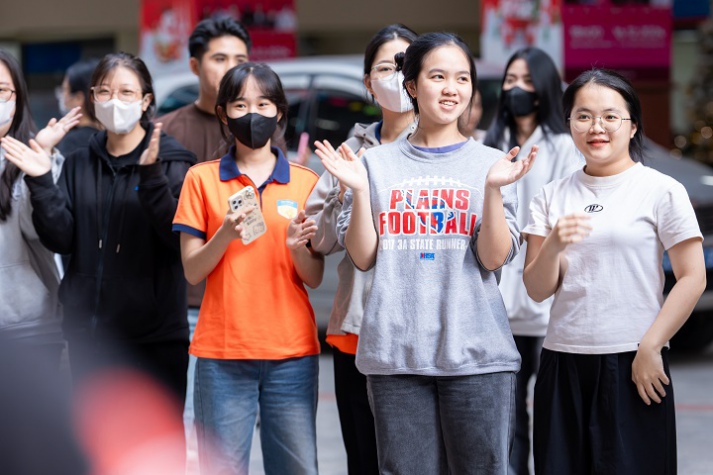 Đón Giáng sinh tràn ngập yêu thương với những giai điệu từ chương trình văn nghệ sân trường 58