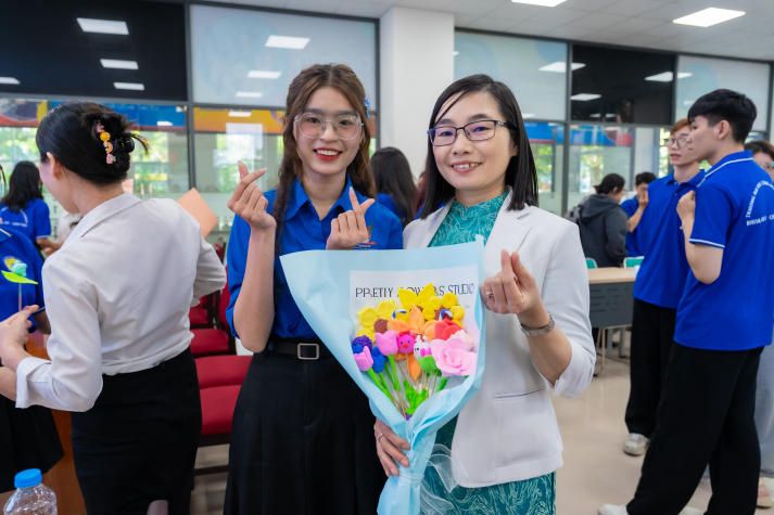 Biến đất sét thành đóa hoa biết nói, sinh viên Khoa Thú y - Chăn nuôi trao yêu thương đến phái nữ 145