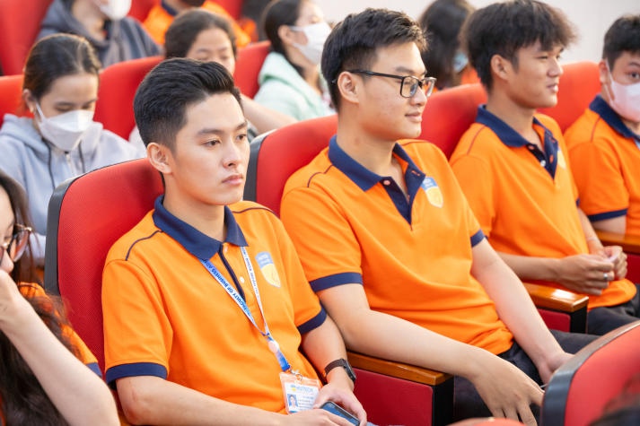 経営学部の学生向けにブランドシンボルに関する知識を養う HUTECH 9