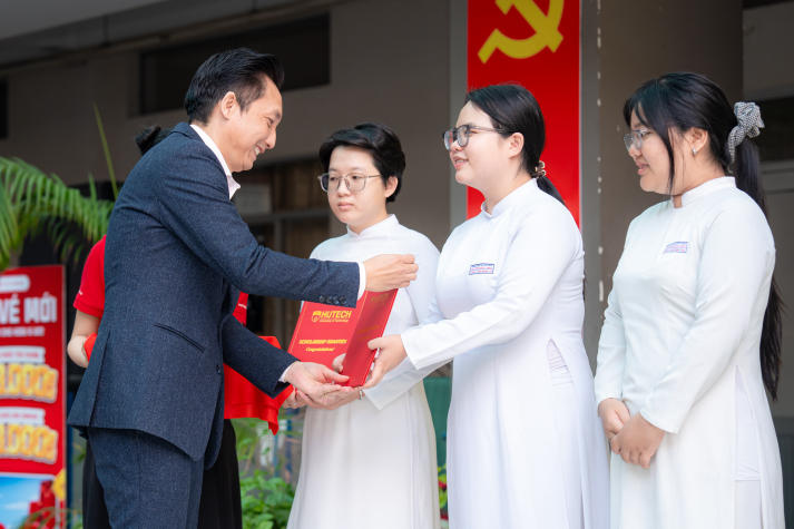 HUTECH Scholarship Tour 2026 ghi nhận sự ủng hộ tích cực từ các thầy cô THPT 24