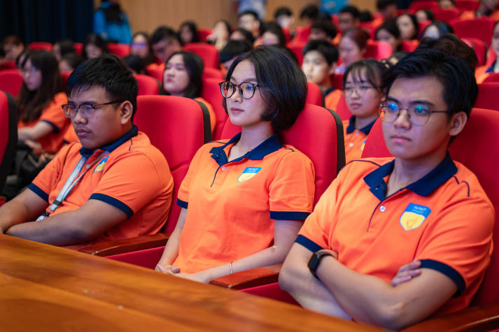 Ban Cán sự lớp HUTECH nâng tầm kỹ năng lãnh đạo và bắt nhịp công nghệ với AI 66