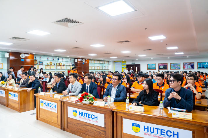 Tiếng Anh - “chìa khóa” mở rộng cơ hội nghề nghiệp cho sinh viên HUTECH 20