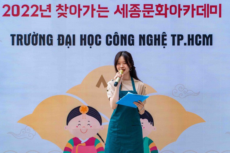 Sinh viên HUTECH tìm hiểu phong tục và ẩm thực trong lễ Tết cổ truyền Việt Nam - Hàn Quốc 60
