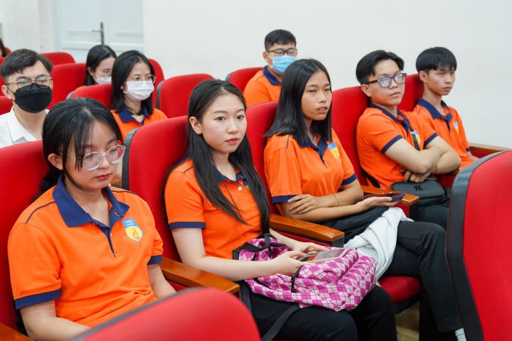 Khoa Tài chính - Thương mại tuyên dương 624 sinh viên tiêu biểu HKI năm học 2022 - 2023 52