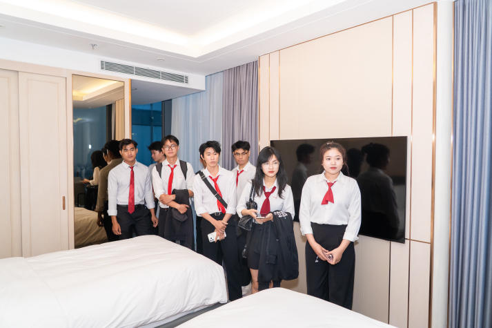 Khám phá dấu ấn dịch vụ tại Autograph Collection, sinh viên HUTECH chuẩn bị hành trang nghề khách sạn 105