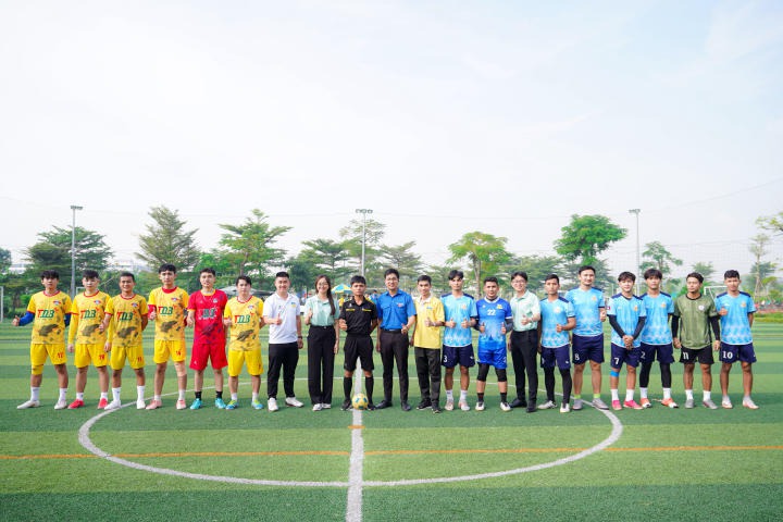 [Video] Sinh viên Việt Nam - Lào - Campuchia sôi nổi giao hữu bóng đá tại Hitech Park Campus của HUTECH 191